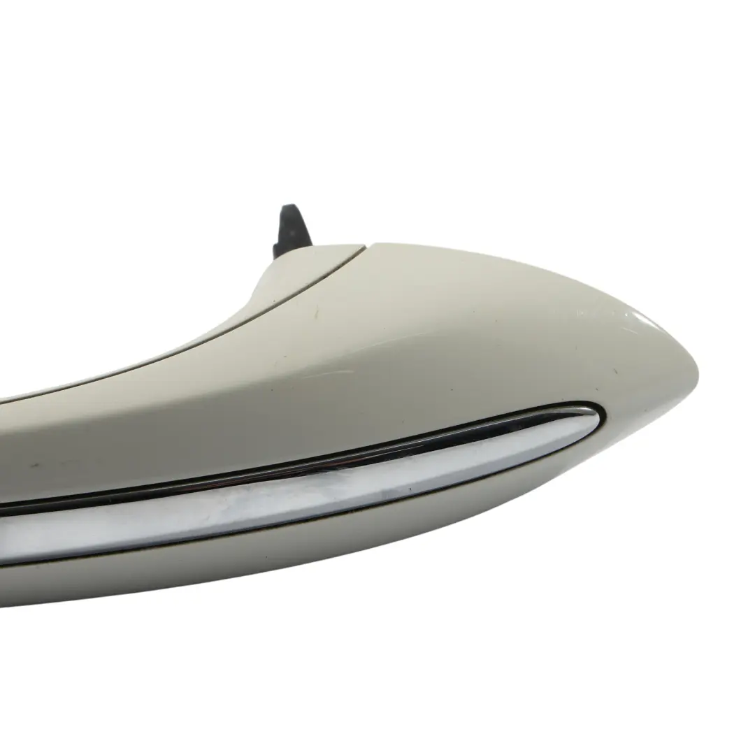 Klamka Zewnętrzna Tylna Prawa Alpine White do BMW F10 F11 F01 o numerze 7231930 BMW F10 F11 F01 Klamka Zewnętrzna Tylna Prawa Alpine White - SKU 7231930-AW1 - Numer Części 7231930