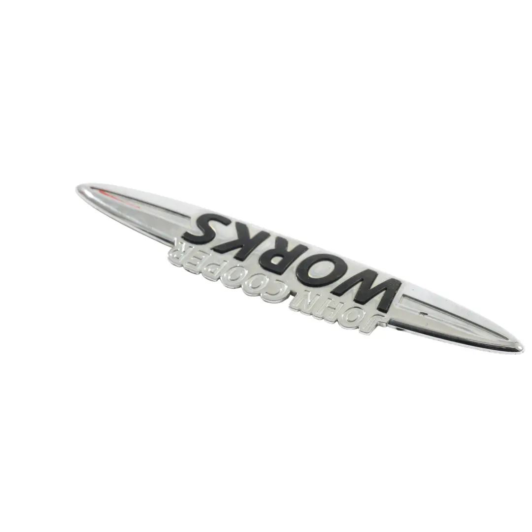 Emblemat Grilla Przód John Cooper Works JCW do Mini Countryman R60 o numerze 7232803 Mini Countryman R60 Emblemat Grilla Przód John Cooper Works JCW - SKU 7232803 - Numer Części 7232803