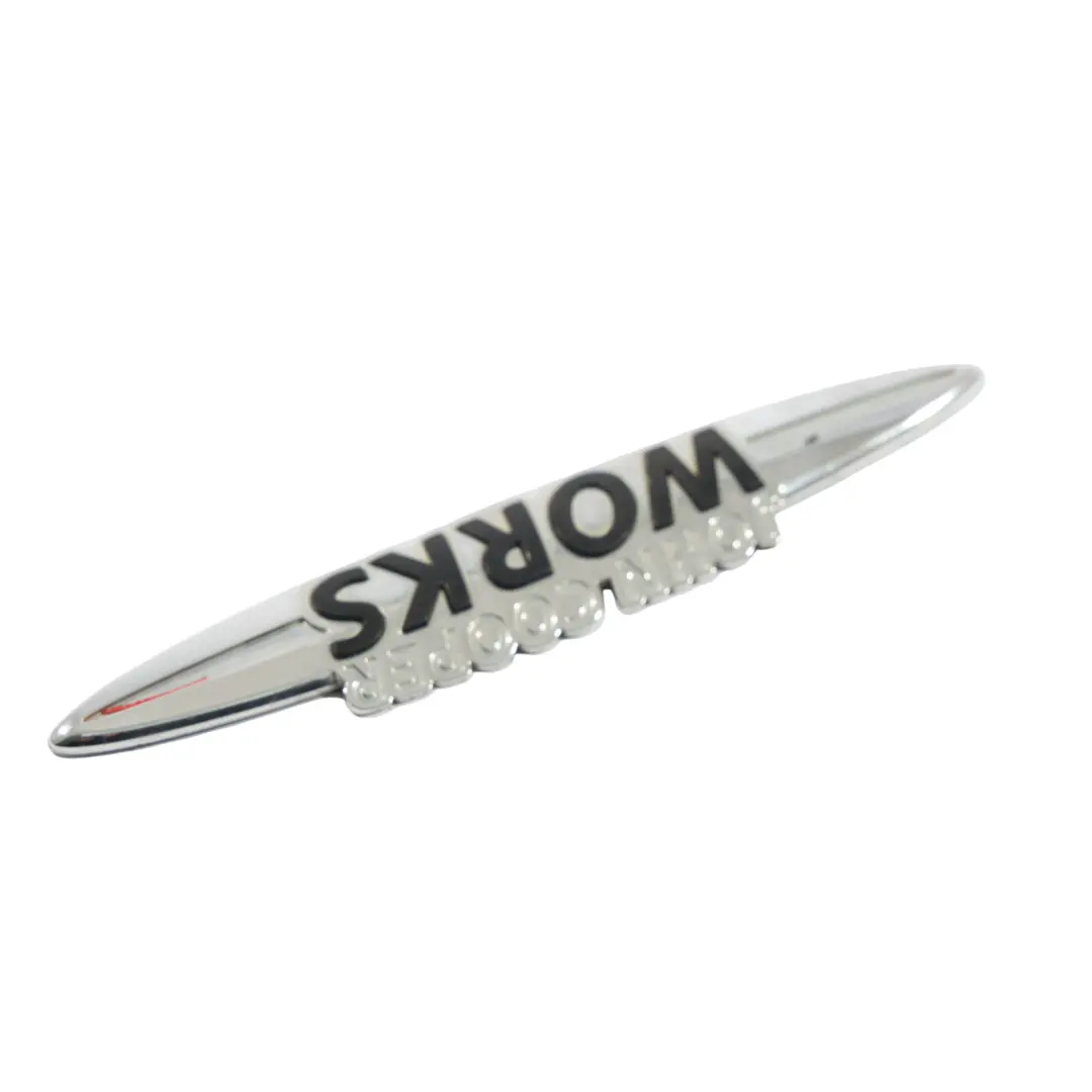 Emblemat Grilla Przód John Cooper Works JCW do Mini Countryman R60 o numerze 7232803 Mini Countryman R60 Emblemat Grilla Przód John Cooper Works JCW - SKU 7232803 - Numer Części 7232803