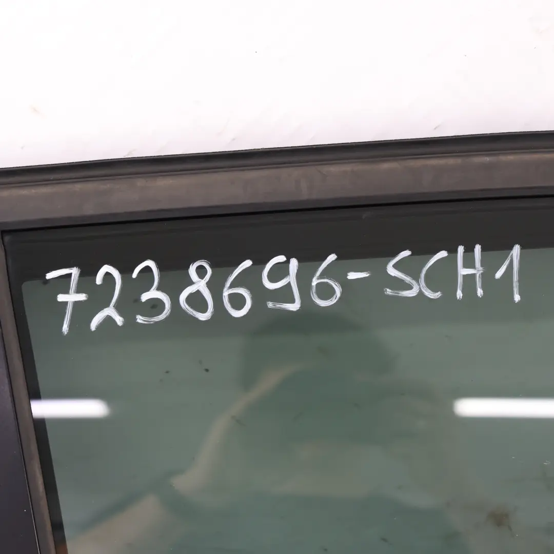 Porta Posteriore Destra Nero 2 - 668 per BMW X3 F25 con numero di parte 7238696 BMW X3 F25 Porta Posteriore Destra Nero 2 - 668 - SKU 7238696-SCH1 - Numero di parte 7238696