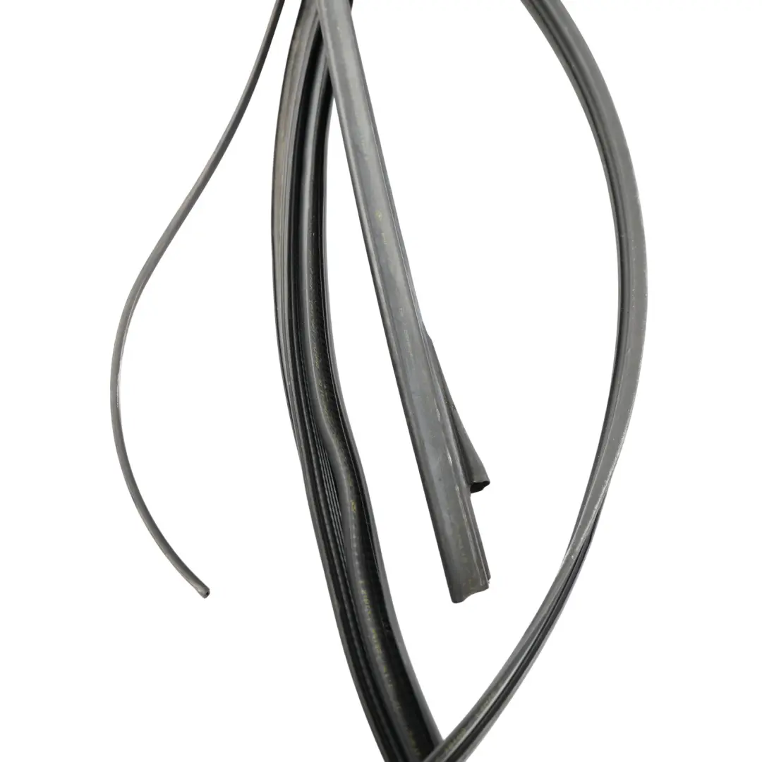 Windscreen Panel Windshield Seal Sealing Gasket Rubber to BMW F23 F23 LCI with Part number 7267929 BMW F23 F23 LCI Windscreen Panel Windshield Seal Sealing Gasket Rubber - SKU 7267929 - Part number 7267929