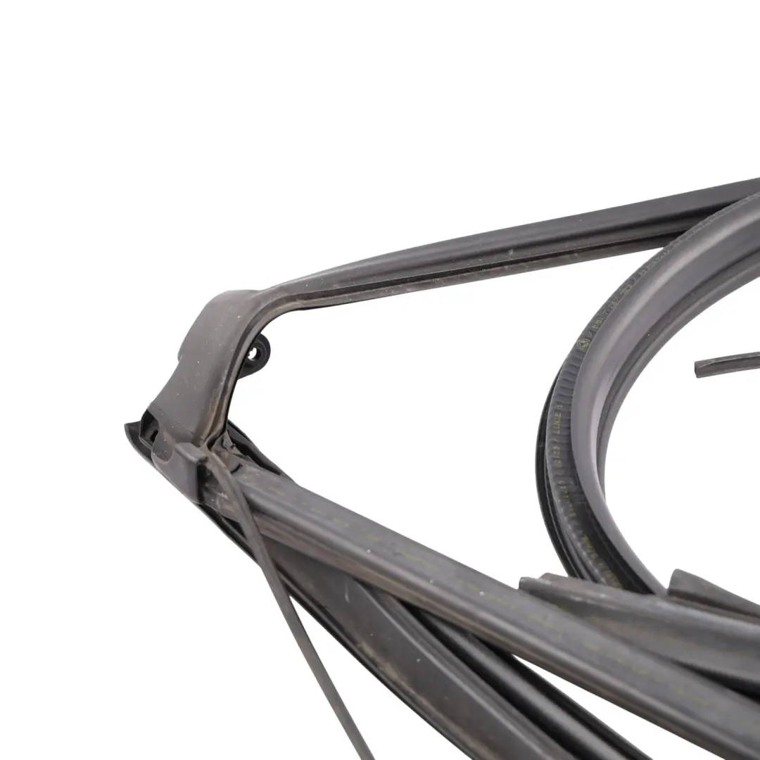 Windscreen Panel Windshield Seal Sealing Gasket Rubber to BMW F23 F23 LCI with Part number 7267929 BMW F23 F23 LCI Windscreen Panel Windshield Seal Sealing Gasket Rubber - SKU 7267929 - Part number 7267929