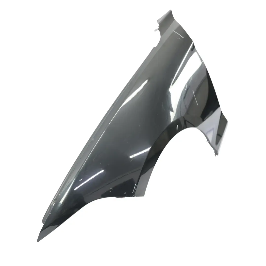 Pannello Laterale Parafango Anteriore Sinistro Black Sapphire - 475 per BMW F20 F22 con numero di parte 7284645 BMW F20 F22 Pannello Laterale Parafango Anteriore Sinistro Black Sapphire - 475 - SKU 7284645-BS1 - Numero di parte 7284645