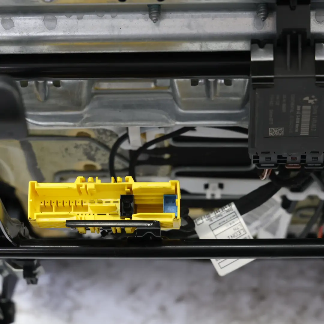 Fotel Lewy Przód Grzany Skóra Dakota Czarna do BMW F20 M Sport o numerze 7295139 BMW F20 M Sport Fotel Lewy Przód Grzany Skóra Dakota Czarna - SKU 7295139-10 - Numer Części 7295139