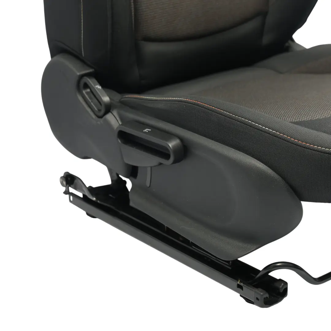 Fotel Przedni Materiał Carbon Black Prawy do Mini Cooper One F55 F54 F50 o numerze 7369982 Mini Cooper One F55 F54 F50 Fotel Przedni Materiał Carbon Black Prawy - SKU 7369982-3 - Numer Części 7369982