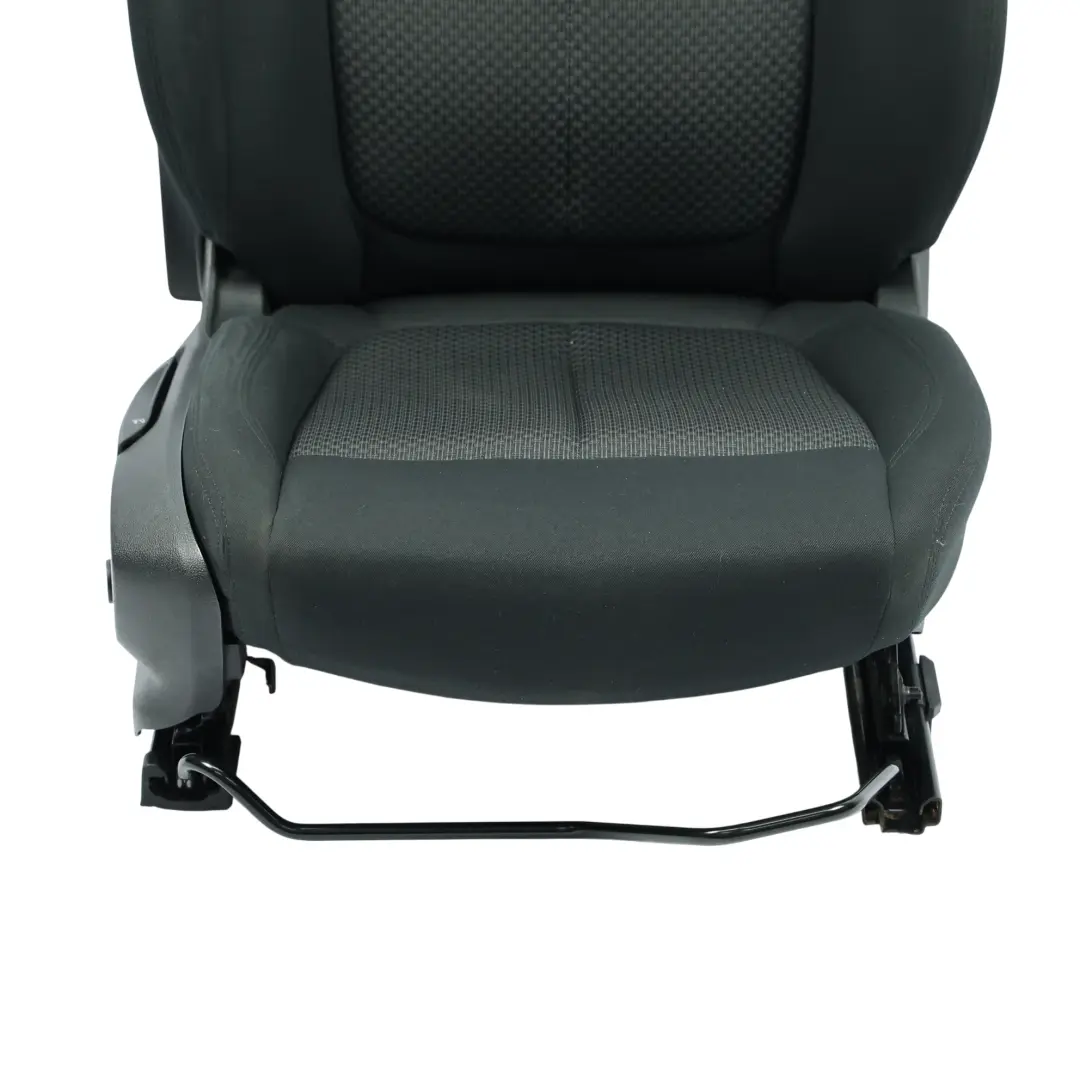 Sedile Anteriore Interno Tessuto Griglia Antracite Destra per BMW F40 F44 F45 con numero di parte 7374618 BMW F40 F44 F45 Sedile Anteriore Interno Tessuto Griglia Antracite Destra - SKU 7374618-3 - Numero di parte 7374618