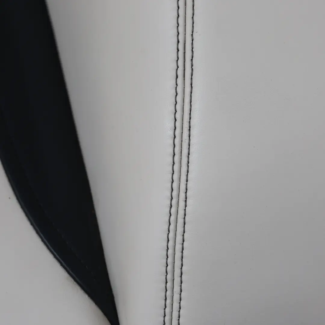 Housse Siège Arrière Cuir Blanc Cassé Noir pour BMW F12 LCI à propos du numéro de pièce 7388532 BMW F12 LCI Housse Siège Arrière Cuir Blanc Cassé Noir - SKU 7388532 - Numéro de pièce 7388532