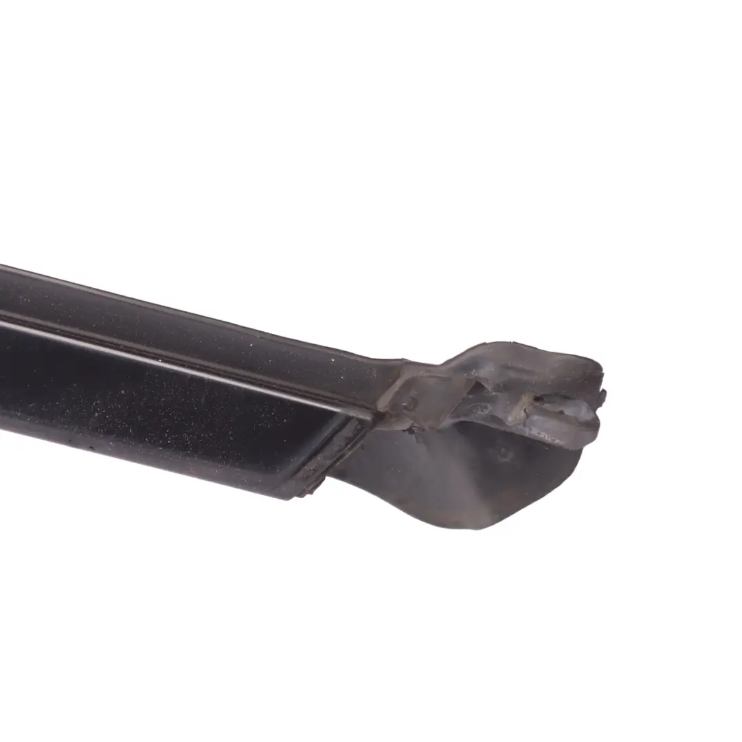 Front Door Window Seal Surround Strip Gasket Right O/S to BMW X3 G01 with Part number 7388838 BMW X3 G01 Front Door Window Seal Surround Strip Gasket Right O/S - SKU 7388838 - Part number 7388838