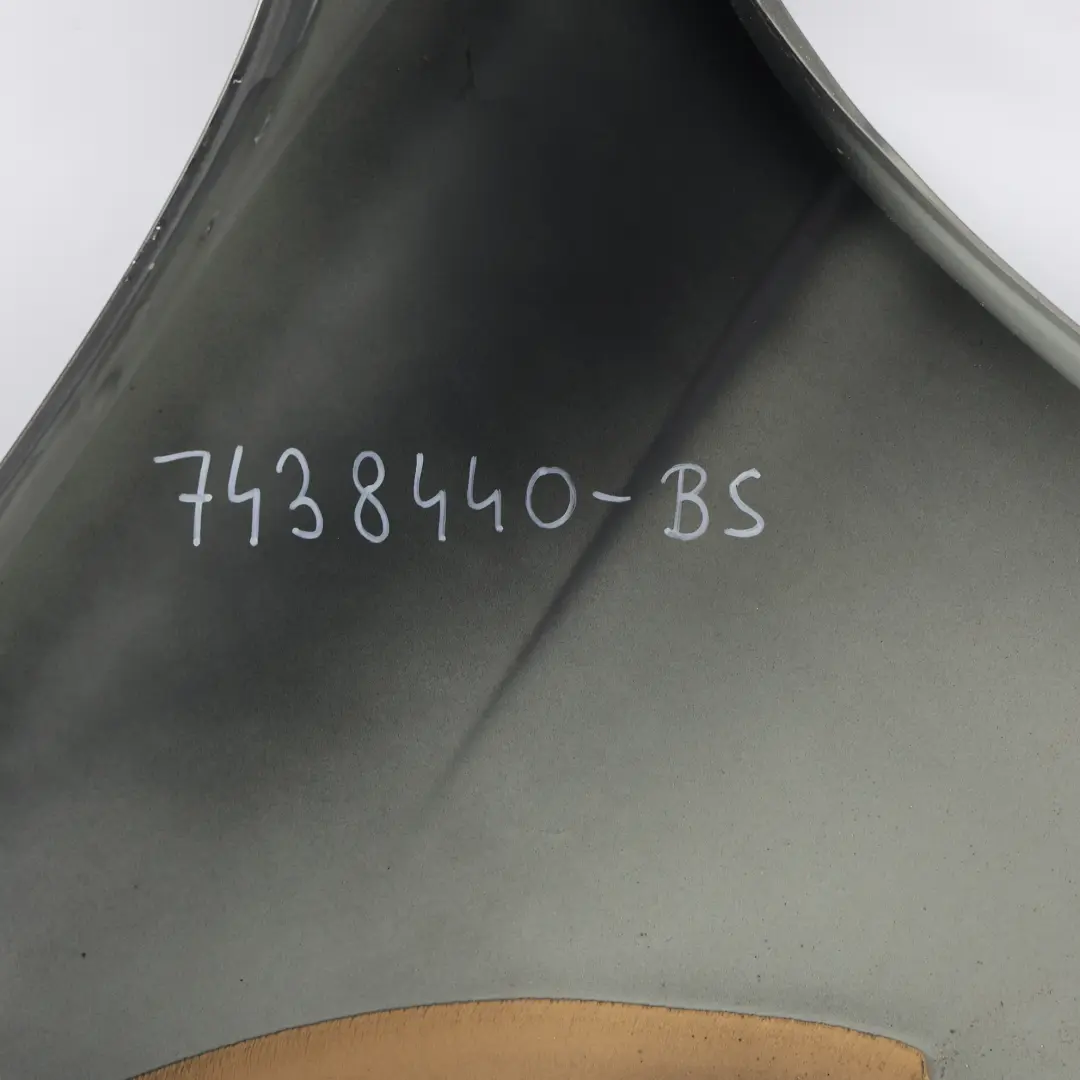 Błotnik Prawy Przedni Mineralgrau Szary Metalik - B39 do BMW F30 o numerze 7438440 BMW F30 Błotnik Prawy Przedni Mineralgrau Szary Metalik - B39 - SKU 7438440-BS - Numer Części 7438440