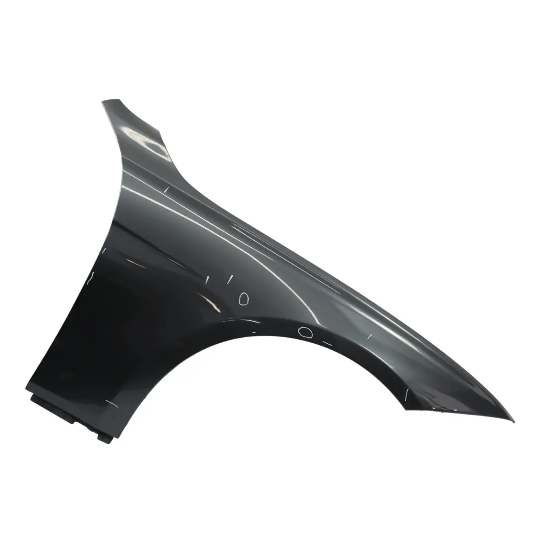 Pannello Laterale Parafango Anteriore Destro Mineral Grey - B39 per BMW F30 F31 con numero di parte 7438440 BMW F30 F31 Pannello Laterale Parafango Anteriore Destro Mineral Grey - B39 - SKU 7438440-MG1 - Numero di parte 7438440