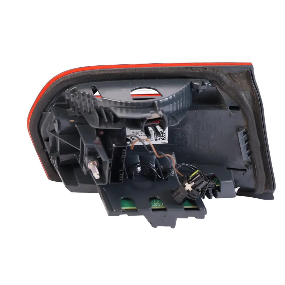 Luz Trasera LED Tapa Maletero Derecho Black Line para BMW F30 F80 M3 LCI con número de pieza 7456522 BMW F30 F80 M3 LCI Luz Trasera LED Tapa Maletero Derecho Black Line - SKU 7456522-1 - Número de pieza 7456522