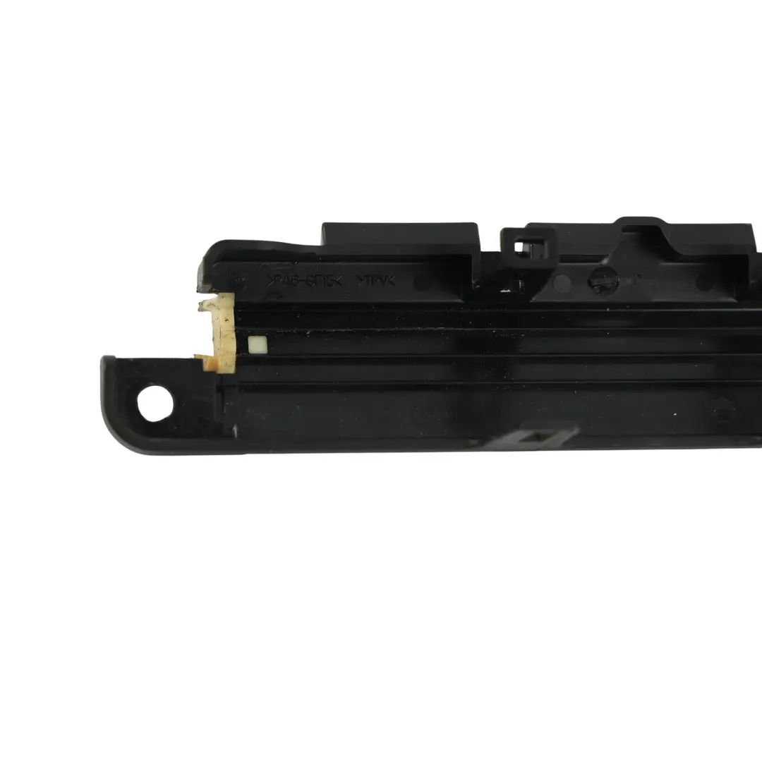 Soporte Fijación Caja Fusibles Compartimento Motor para BMW F10 F11 F12 LCI con número de pieza 7555191 BMW F10 F11 F12 LCI Soporte Fijación Caja Fusibles Compartimento Motor - SKU 7555191 - Número de pieza 7555191