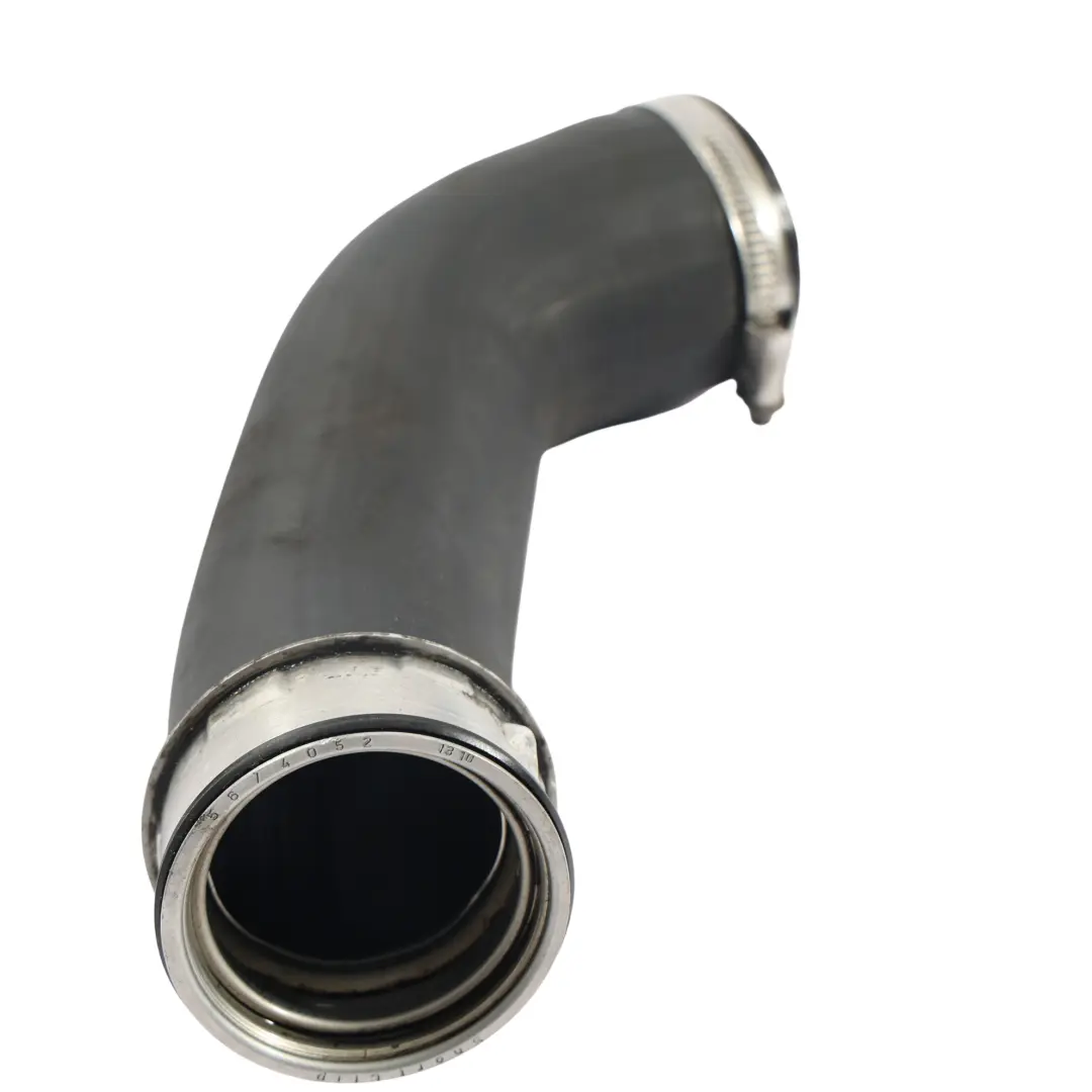 Tuyau Admission Intercooler 2.0 TDI pour Volkswagen Transporter T5 à propos du numéro de pièce 7E0145790 Volkswagen Transporter T5 Tuyau Admission Intercooler 2.0 TDI - SKU 7E0145790 - Numéro de pièce 7E0145790