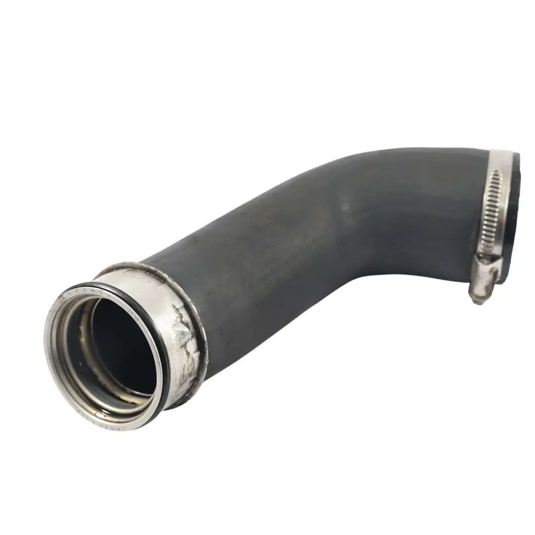 Tubo Intercooler Aspirazione Aria 2.0 TDI per Volkswagen Transporter T5 con numero di parte 7E0145790 Volkswagen Transporter T5 Tubo Intercooler Aspirazione Aria 2.0 TDI - SKU 7E0145790 - Numero di parte 7E0145790