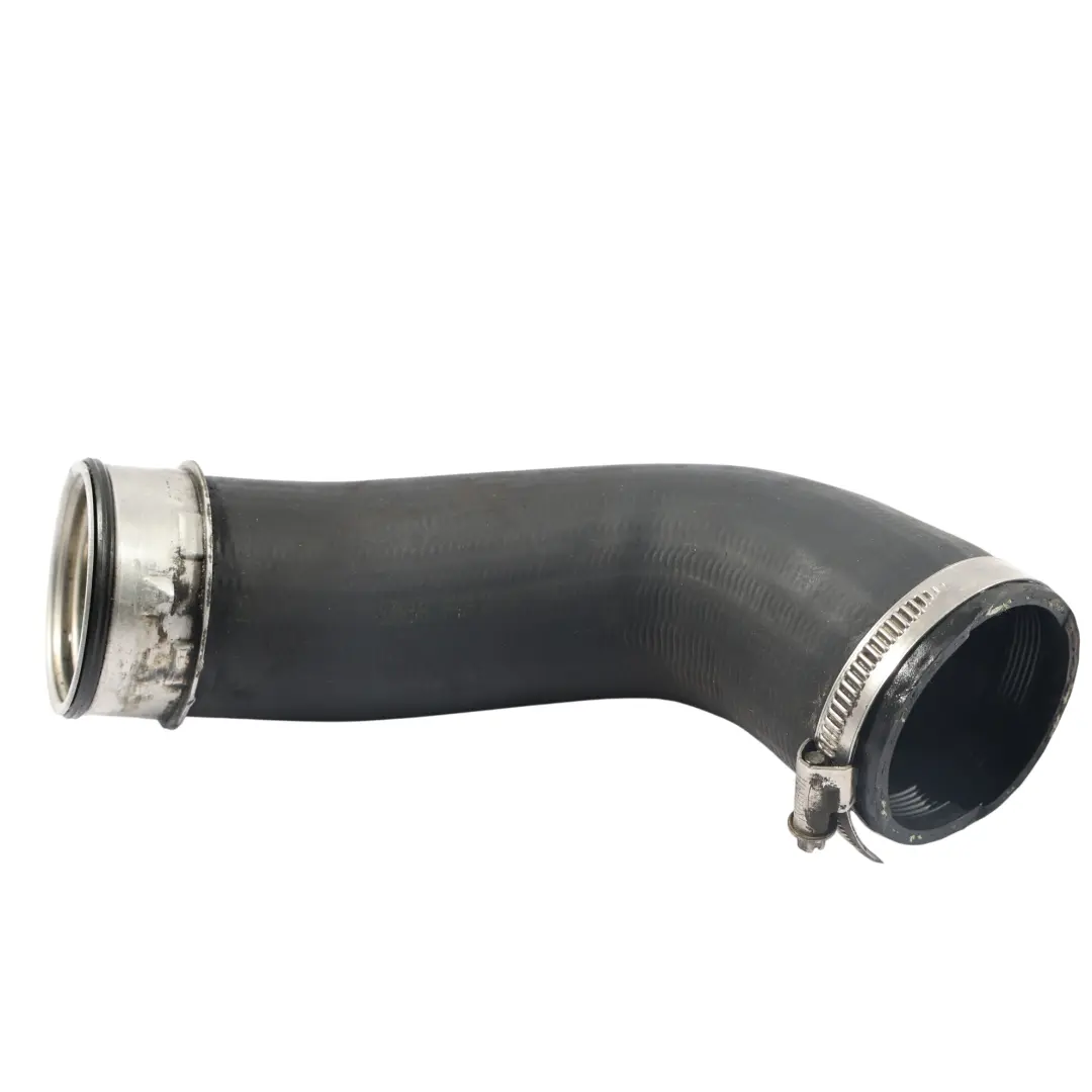 Przewód Intercoolera Turbo 2.0 TDI do Volkswagen Transporter T5 o numerze 7E0145790 Volkswagen Transporter T5 Przewód Intercoolera Turbo 2.0 TDI - SKU 7E0145790 - Numer Części 7E0145790