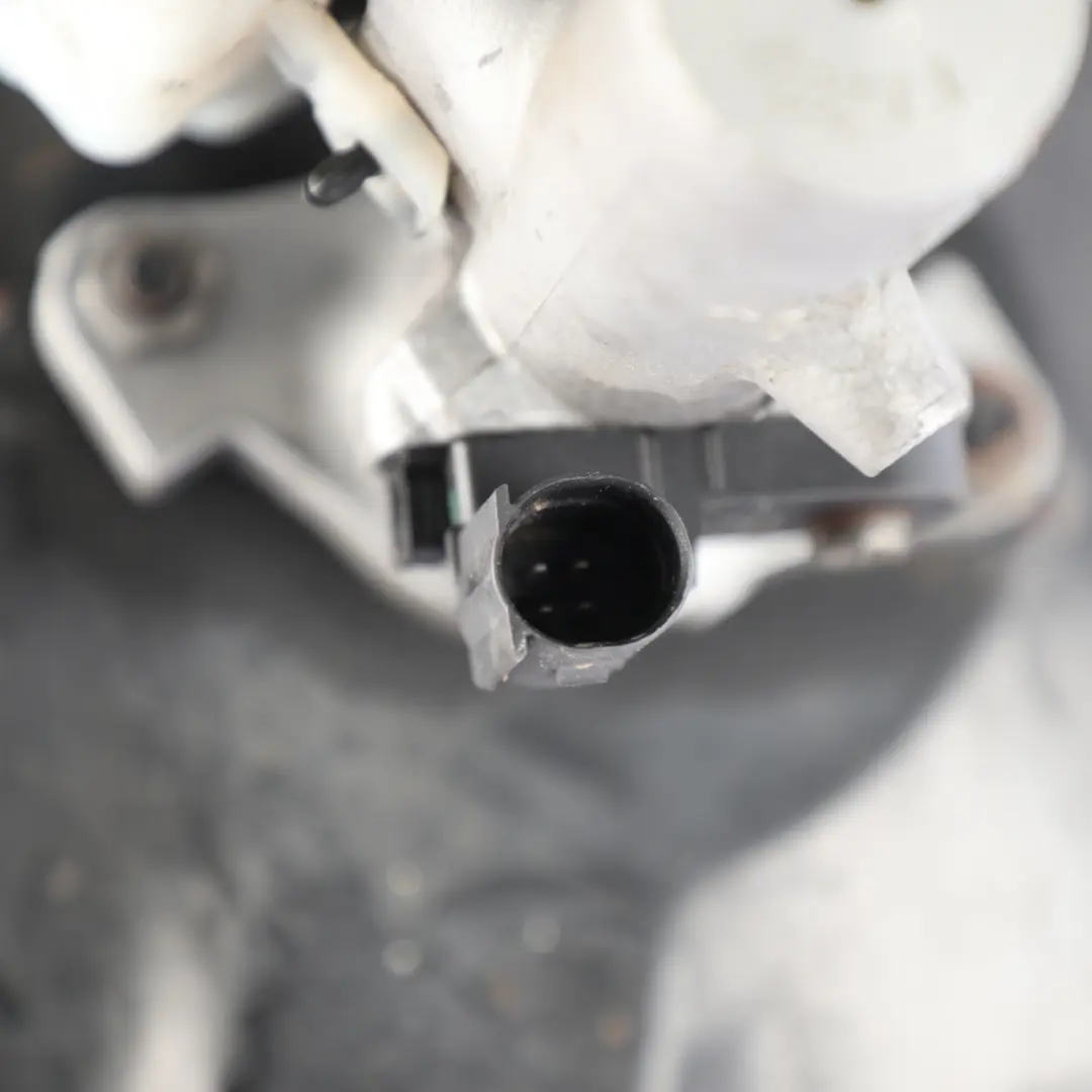 Brake Servo Booster Master Cylinder Unit 2.0 TDI to VW Transporter T5 with Part number 7E0612101B VW Transporter T5 Brake Servo Booster Master Cylinder Unit 2.0 TDI - SKU 7E0612101B - Part number 7E0612101B