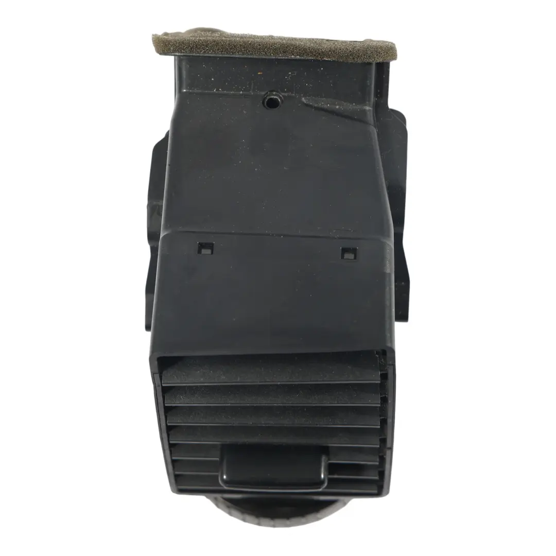 Rejilla Ventilación Delantero Derecho para Volkswagen Transporter T5 con número de pieza 7E0815706 Volkswagen Transporter T5 Rejilla Ventilación Delantero Derecho - SKU 7E0815706 - Número de pieza 7E0815706