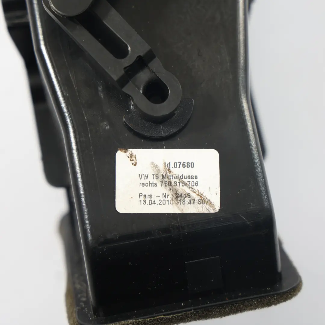 Kratka Nawiewu Przednia Prawa do Volkswagen Transporter T5 o numerze 7E0815706 Volkswagen Transporter T5 Kratka Nawiewu Przednia Prawa - SKU 7E0815706 - Numer Części 7E0815706