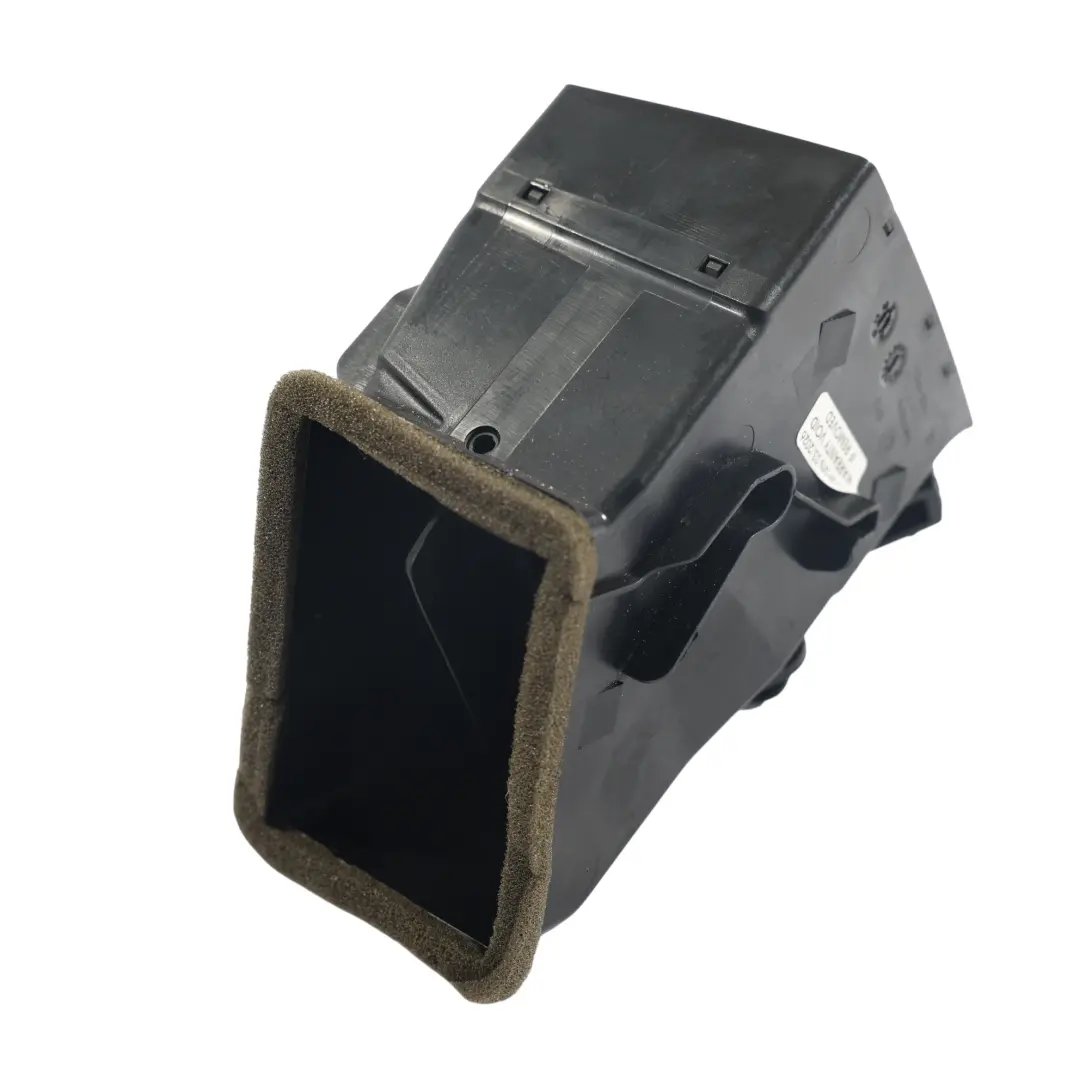 Griglia Bocchetta Anteriore Destra per Volkswagen Transporter T5 con numero di parte 7E0815706 Volkswagen Transporter T5 Griglia Bocchetta Anteriore Destra - SKU 7E0815706 - Numero di parte 7E0815706