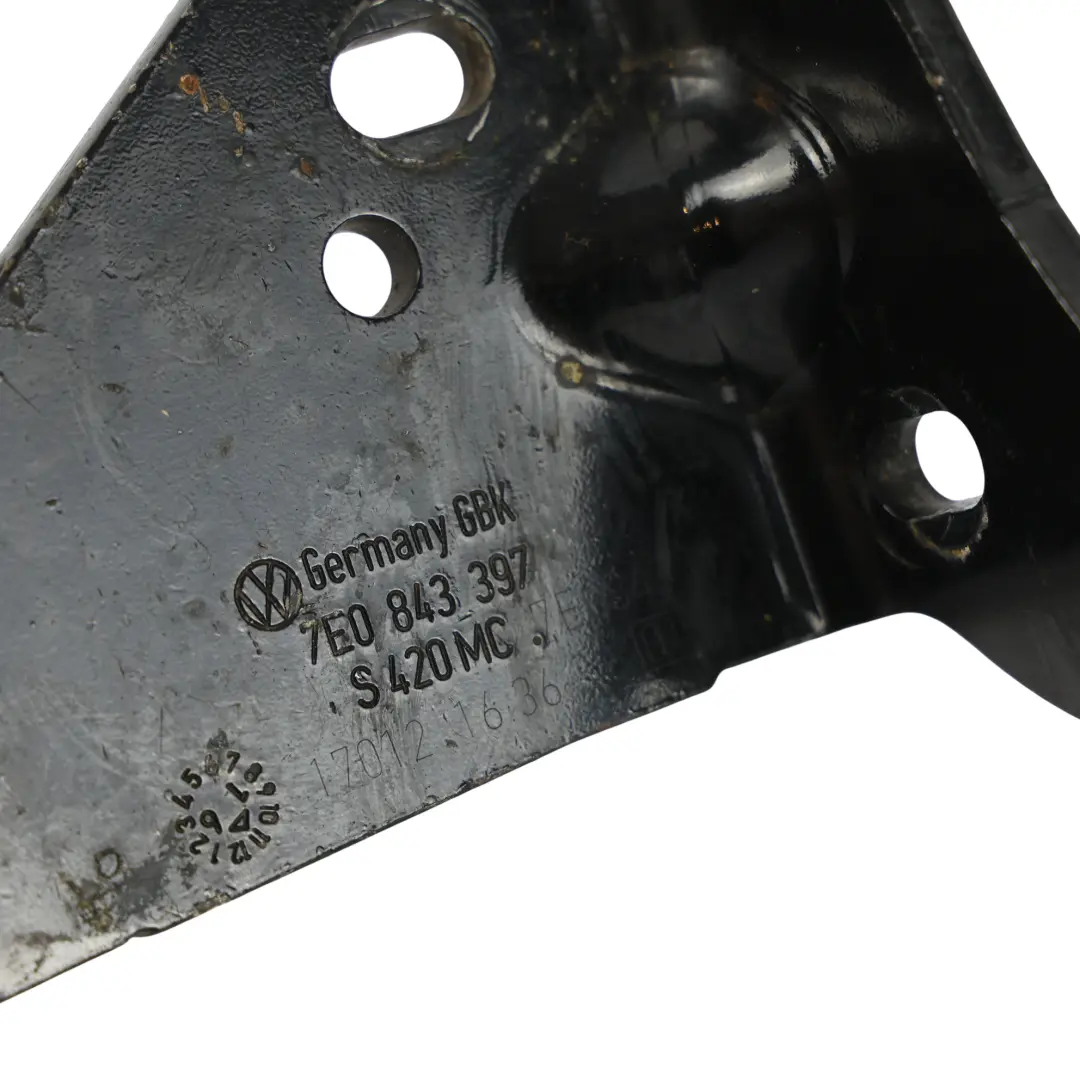 Porta Scorrevole Guida Staffa Inferiore Sinistra per VW Transporter T6 con numero di parte 7E0843397 VW Transporter T6 Porta Scorrevole Guida Staffa Inferiore Sinistra - SKU 7E0843397 - Numero di parte 7E0843397