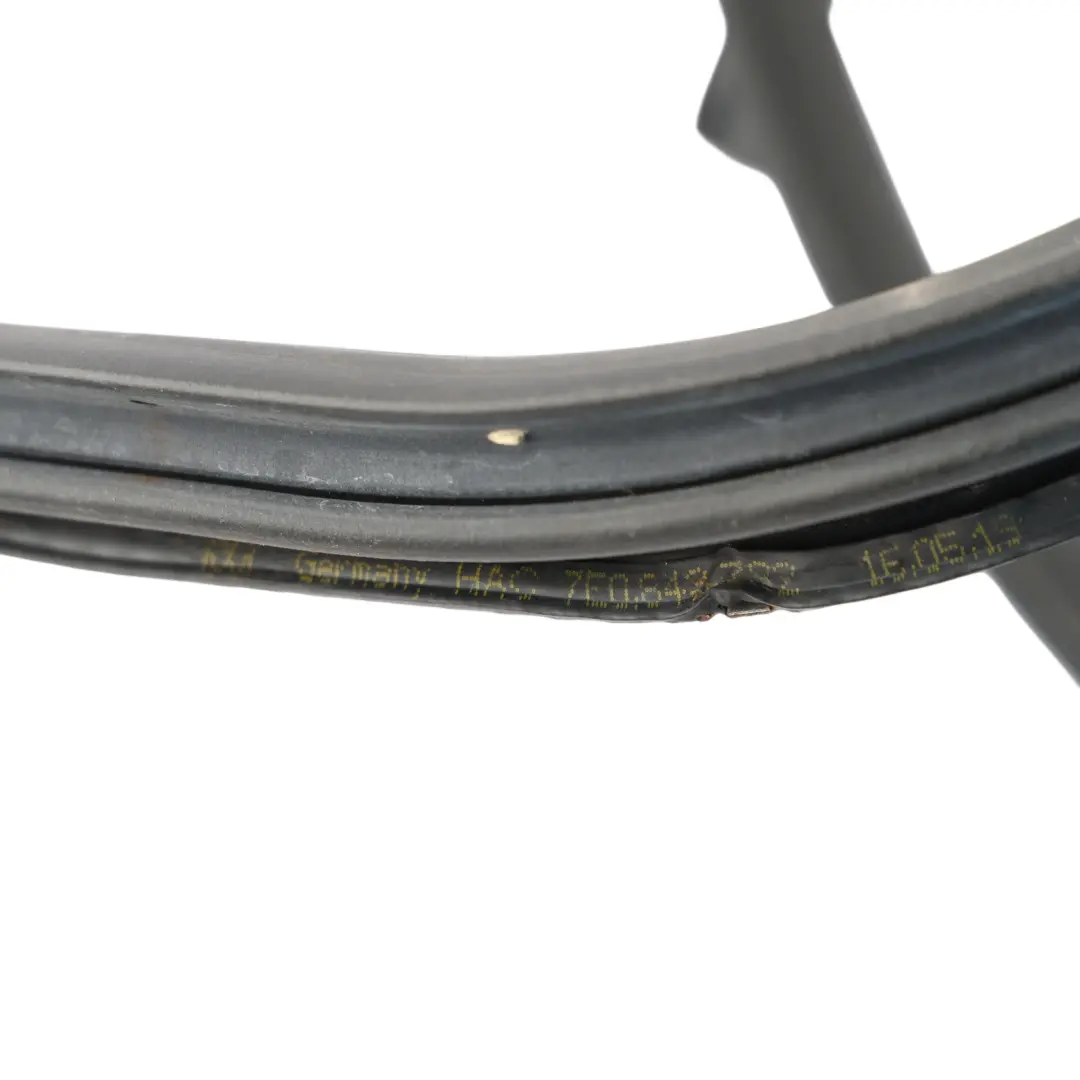 Sliding Door Seal Gasket Sealing to Volkswagen Transporter T6 with Part number 7E0843792 Volkswagen Transporter T6 Sliding Door Seal Gasket Sealing - SKU 7E0843792 - Part number 7E0843792