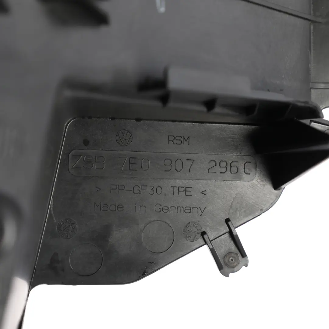 Fuse Box Cover Upper Engine Compartment 2.0 TDI to VW Transporter T5 with Part number 7E0907296C VW Transporter T5 Fuse Box Cover Upper Engine Compartment 2.0 TDI - SKU 7E0907296C - Part number 7E0907296C