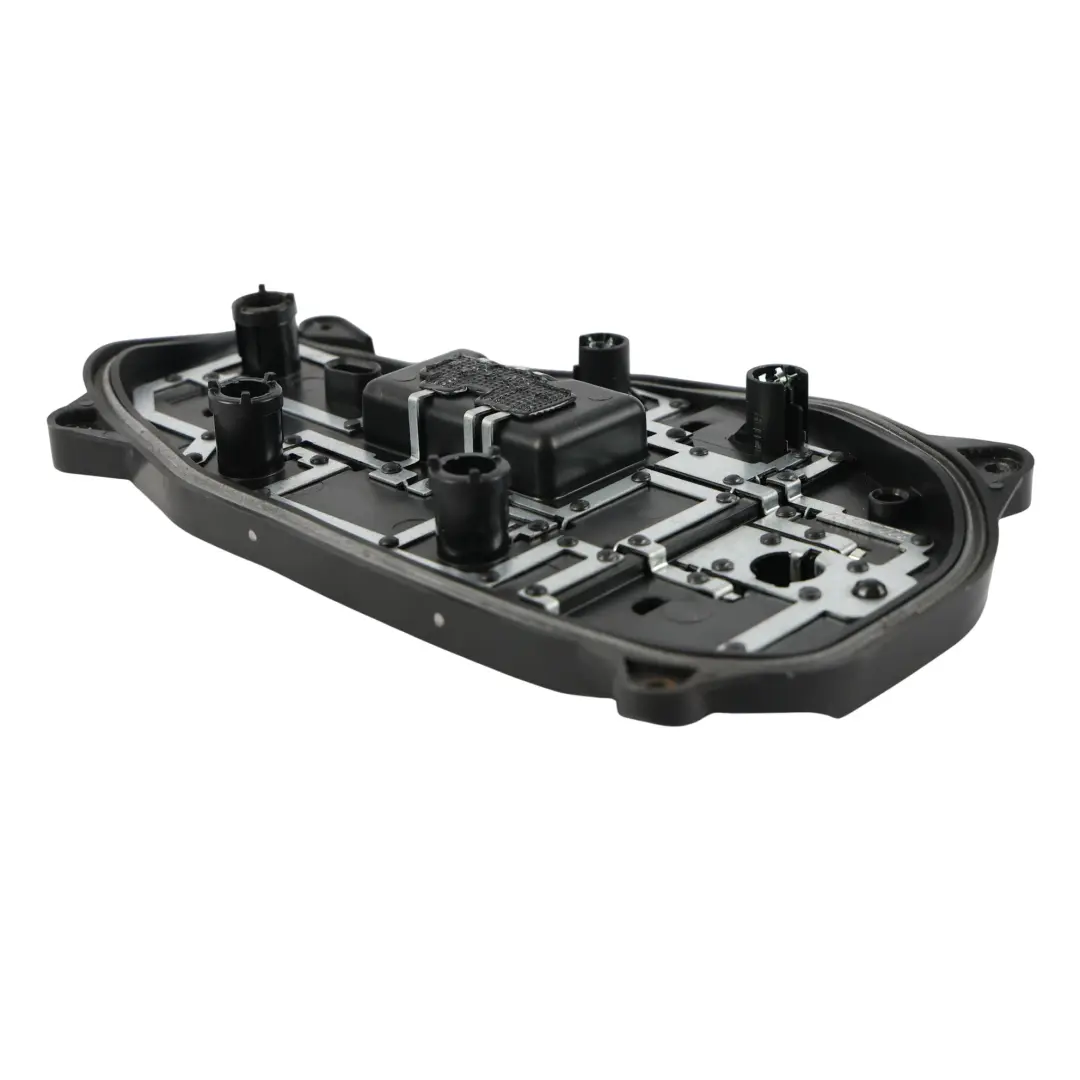 Oprawa Żarówek Lampy Tylnej Prawa do Volkswagen Transporter T6 o numerze 7E0945258B Volkswagen Transporter T6 Oprawa Żarówek Lampy Tylnej Prawa - SKU 7E0945258B - Numer Części 7E0945258B