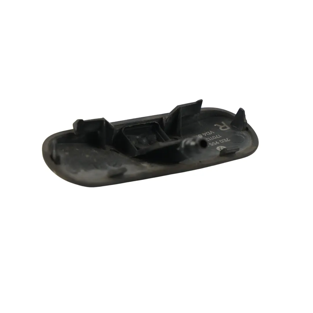 Ugello Spruzzatore Parabrezza Destro per Volkswagen Transporter T6 con numero di parte 7E0955988 Volkswagen Transporter T6 Ugello Spruzzatore Parabrezza Destro - SKU 7E0955988 - Numero di parte 7E0955988