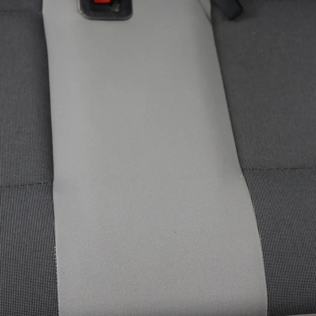 Sedile Posteriore Doppio Tesuto Nero Grigio per Volkswagen Transporter T6 con numero di parte 7E9885805P Volkswagen Transporter T6 Sedile Posteriore Doppio Tesuto Nero Grigio - SKU 7E9885805P - Numero di parte 7E9885805P