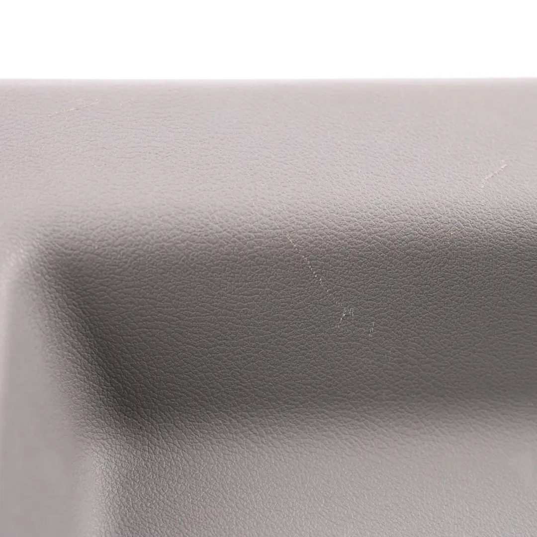 Funda Base Asiento Individual Trasero para Volkswagen Transporter T5 T32 con número de pieza 7H0881697B Volkswagen Transporter T5 T32 Funda Base Asiento Individual Trasero - SKU 7H0881697B - Número de pieza 7H0881697B