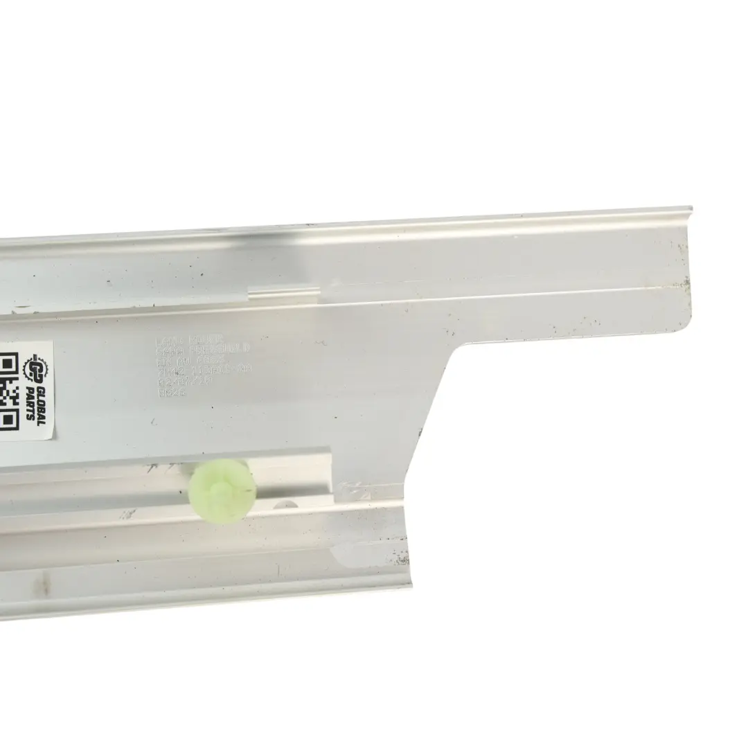 Embellecedor Umbral Puerta Trasero Izquierdo para Range Rover L322 con número de pieza 7H42-113A11-AA Range Rover L322 Embellecedor Umbral Puerta Trasero Izquierdo - SKU 7H42-113A11-AA - Número de pieza 7H42-113A11-AA