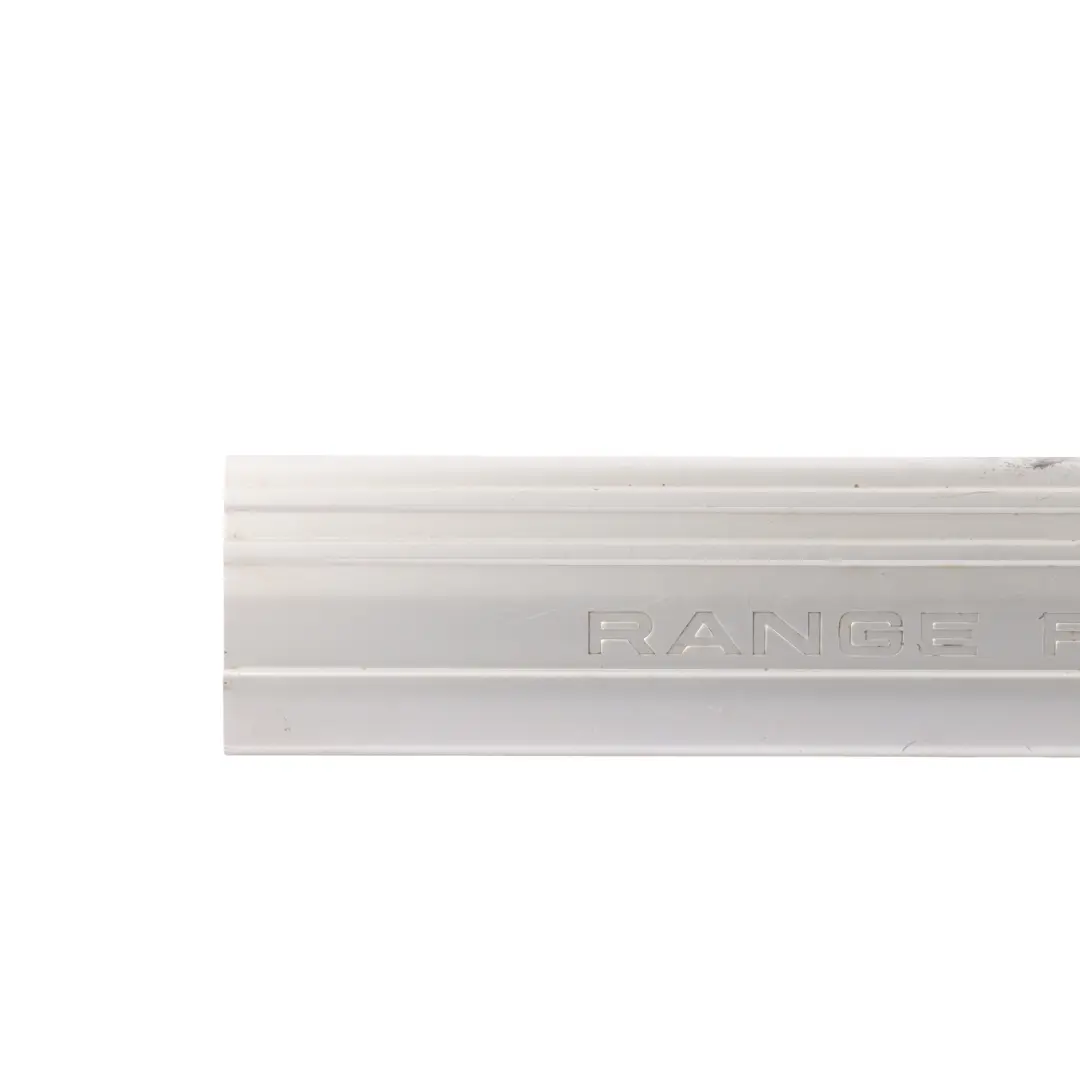 Moldura Umbral Delantero Izquierdo para Land Rover Range Rover L322 con número de pieza 7H42-132B09-AA Land Rover Range Rover L322 Moldura Umbral Delantero Izquierdo - SKU 7H42-132B09-AA - Número de pieza 7H42-132B09-AA