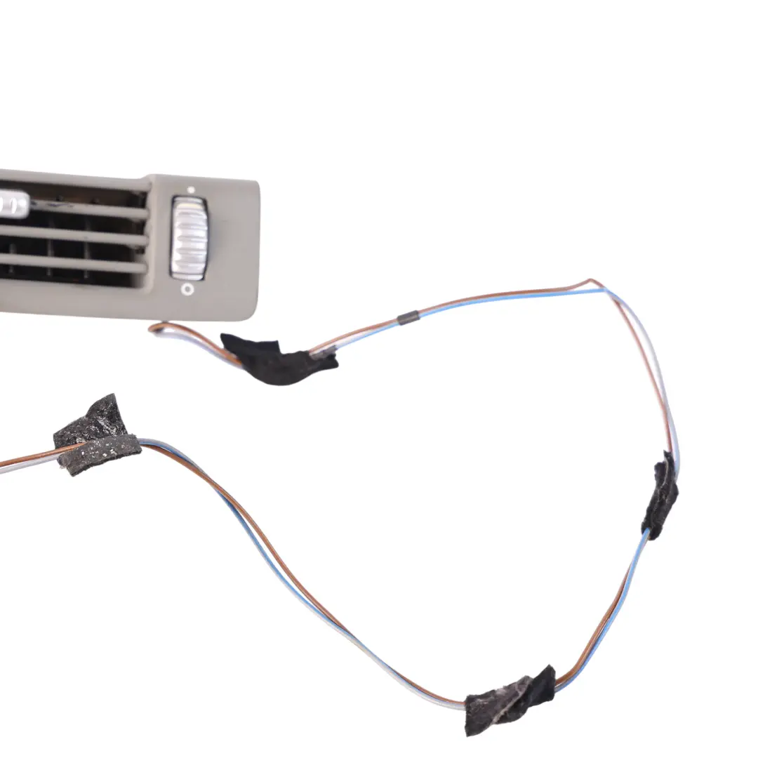 Rejilla De Ventilación Del Pilar B Derecho para Porsche Cayenne 9PA con número de pieza 7L5819210A Porsche Cayenne 9PA Rejilla De Ventilación Del Pilar B Derecho - SKU 7L5819210A - Número de pieza 7L5819210A