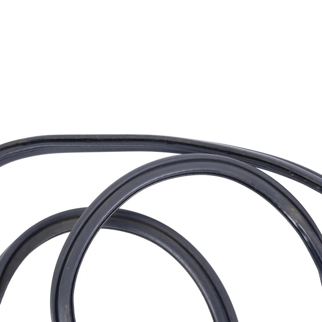 Dichtungsgummi Für Kippbare Heckscheibe für Porsche Cayenne 955 9PA mit Teilenummer 7L5845521 Porsche Cayenne 955 9PA Dichtungsgummi Für Kippbare Heckscheibe - SKU 7L5845521 - Teilenummer 7L5845521