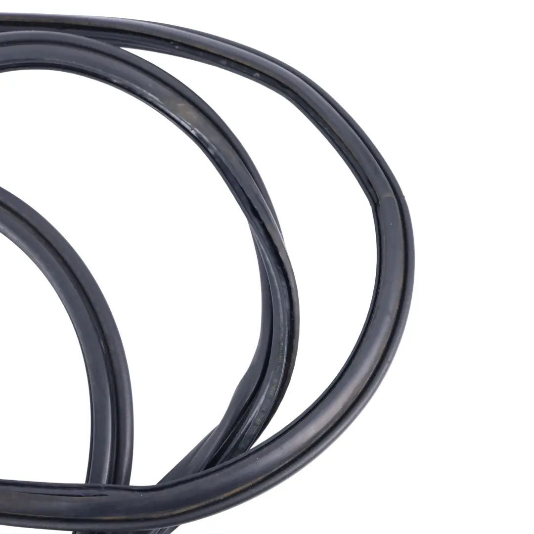 Portellone Posteriore Lunotto Bordo Gomma per Porsche Cayenne 955 9PA con numero di parte 7L5845521 Porsche Cayenne 955 9PA Portellone Posteriore Lunotto Bordo Gomma - SKU 7L5845521 - Numero di parte 7L5845521