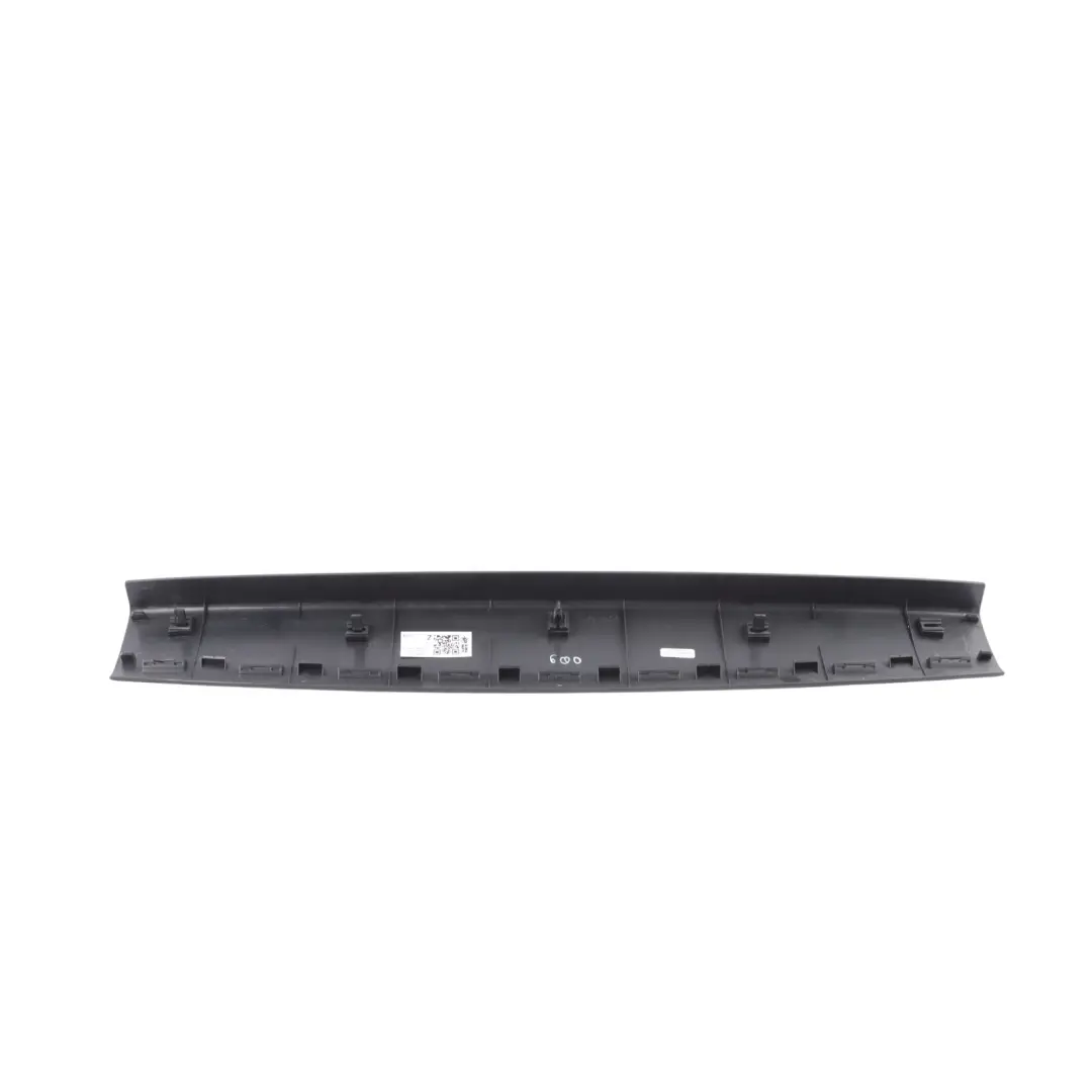 957 Centre Top Upper Tailgate Boot Lid Trim to Porsche Cayenne 9PA 955 with Part number 7L5867603 Porsche Cayenne 9PA 955 957 Centre Top Upper Tailgate Boot Lid Trim - SKU 7L5867603 - Part number 7L5867603