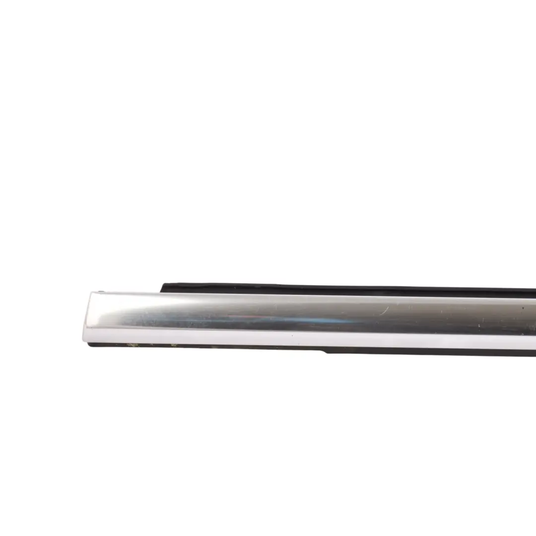 7P Moldura Puerta Delantera Cromada Izquierda para Volkswagen Touareg con número de pieza 7P0837475G Volkswagen Touareg 7P Moldura Puerta Delantera Cromada Izquierda - SKU 7P0837475G - Número de pieza 7P0837475G