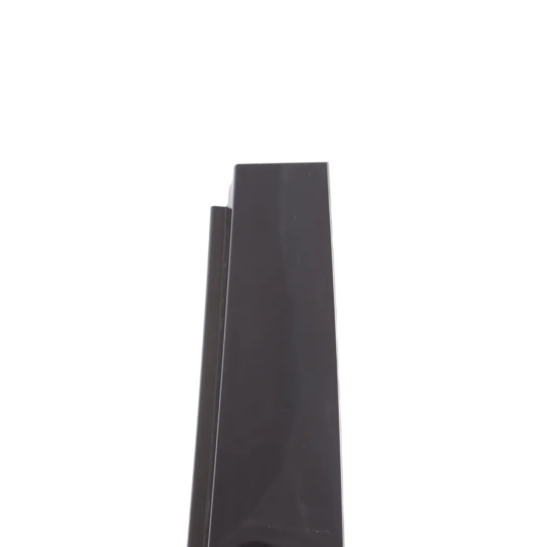 7P Moldura Vertical Ventana Delantera Izquierda para Volkswagen Touareg con número de pieza 7P6839901 Volkswagen Touareg 7P Moldura Vertical Ventana Delantera Izquierda - SKU 7P6839901 - Número de pieza 7P6839901