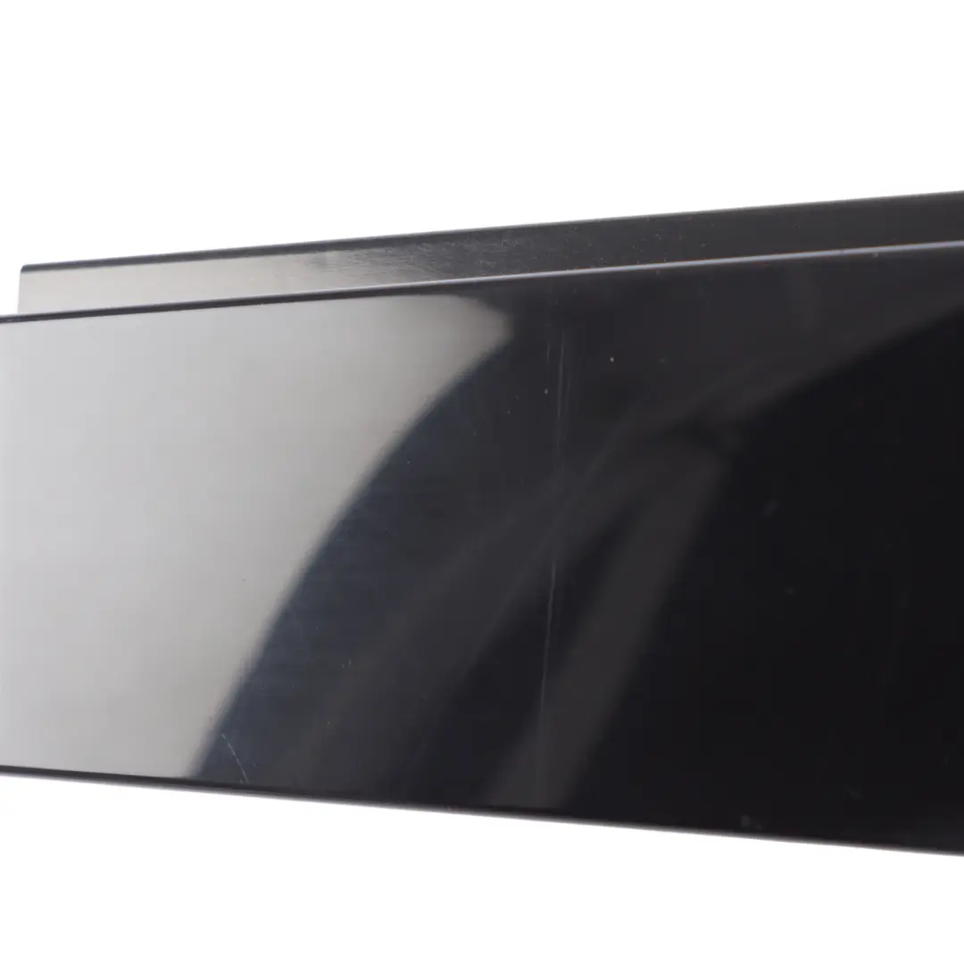 Volkswagen Touareg 7P Moldura Vertical Ventana Delantera Derecha - SKU 7P6839902 - Número de pieza 7P6839902