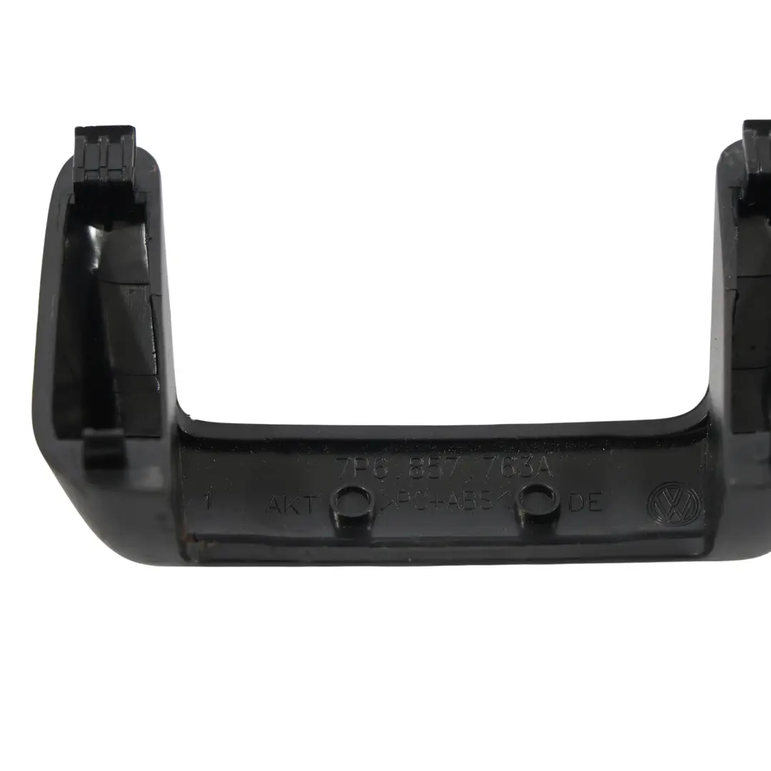 7P Osłona Tylnego Pasa Bezpieczeństwa Czarna do Volkswagen Touareg o numerze 7P6857763A Volkswagen Touareg 7P Osłona Tylnego Pasa Bezpieczeństwa Czarna - SKU 7P6857763A - Numer Części 7P6857763A