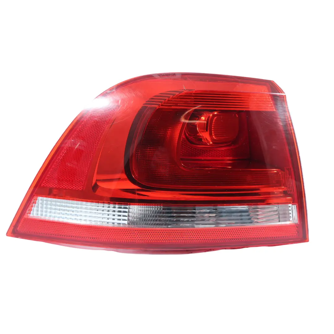 VW Volkswagen Touareg 7P Luz Trasera Izquierda Panel Lateral Trasera - SKU 7P6945095D - Número de pieza 7P6945095D