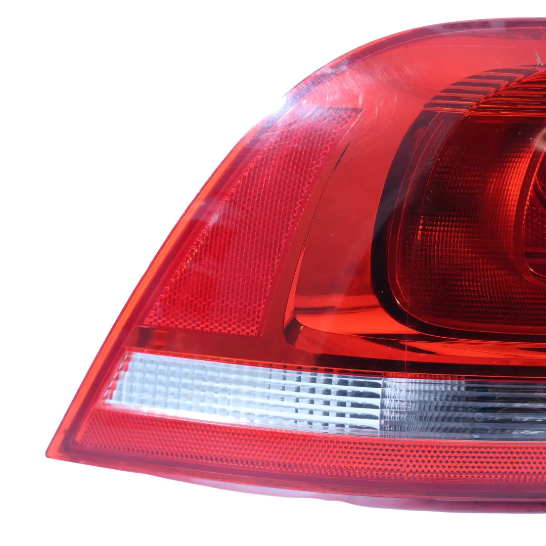 VW Volkswagen Touareg 7P Feu Arrière Gauche Panneau Latéral - SKU 7P6945095D - Numéro de pièce 7P6945095D
