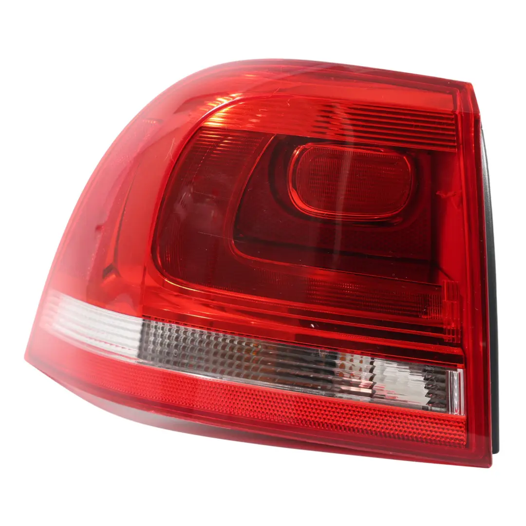 7P Fanale Posteriore Esterno Destro per VW Volkswagen Touareg con numero di parte 7P6945096D VW Volkswagen Touareg 7P Fanale Posteriore Esterno Destro - SKU 7P6945096D - Numero di parte 7P6945096D