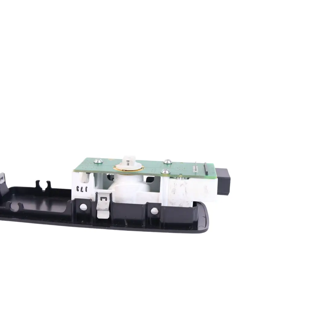 VW Volkswagen Touareg 7P Plafonnier Intérieur Arrière Gauche - SKU 7P6947291F - Numéro de pièce 7P6947291F