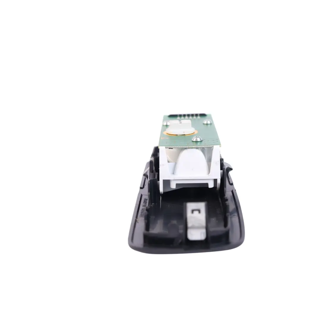 7P Luce Interna Padiglione Posteriore Destra Nera per Volkswagen Touareg con numero di parte 7P6947292F Volkswagen Touareg 7P Luce Interna Padiglione Posteriore Destra Nera - SKU 7P6947292F - Numero di parte 7P6947292F