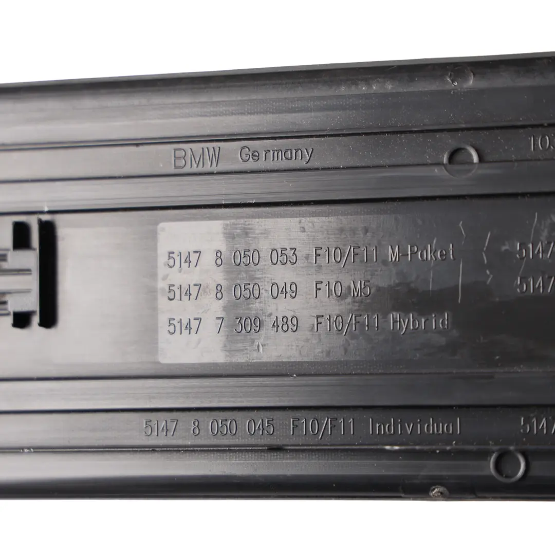 Pakiet Listwa Osłona Progowa Przód Lewy do BMW F10 F11 LCI M o numerze 8050053 BMW F10 F11 LCI M Pakiet Listwa Osłona Progowa Przód Lewy - SKU 8050053 - Numer Części 8050053
