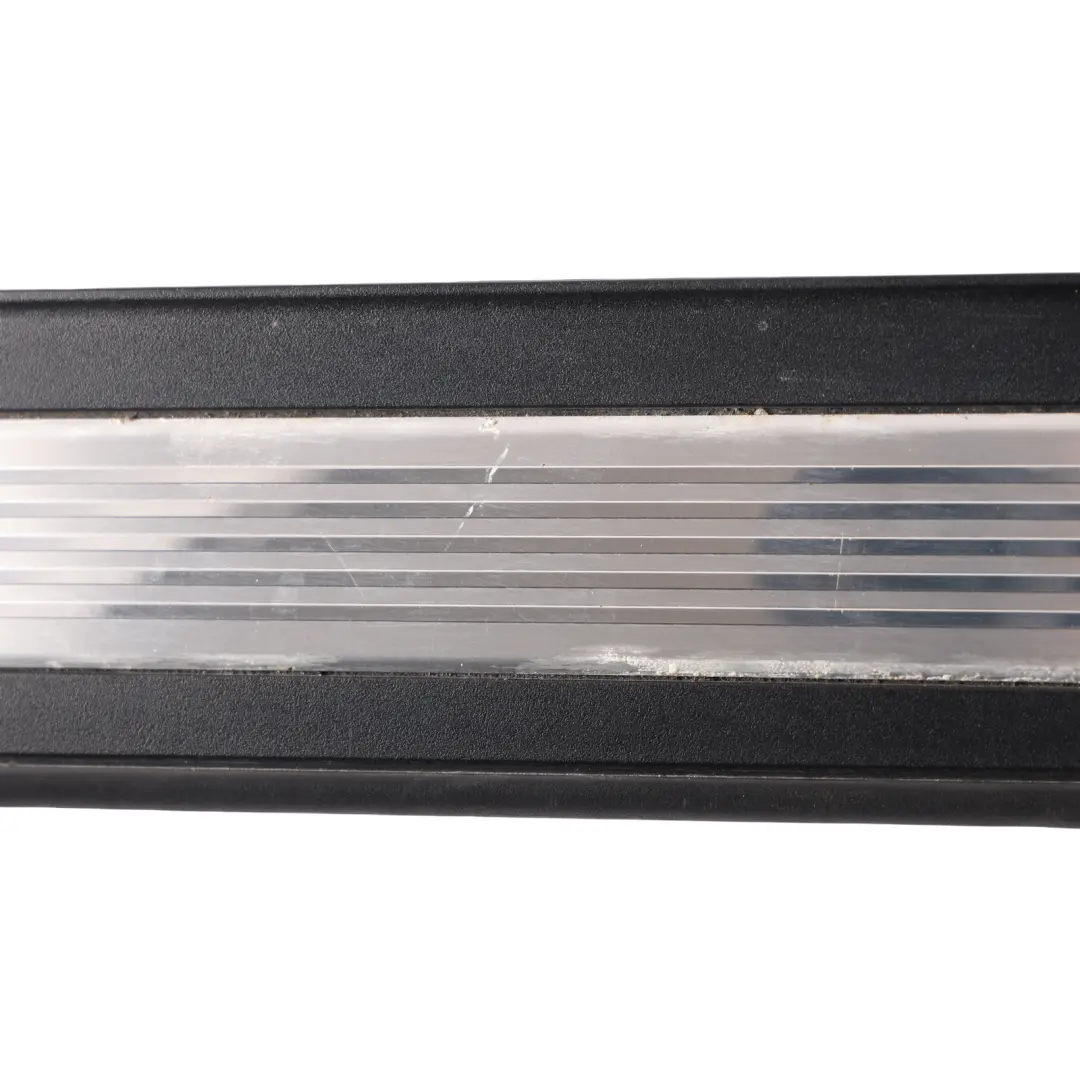 Ingresso Porta Rivestimento Striscia Anteriore Sinistra per BMW F10 F11 LCI M Sport con numero di parte 8050053 BMW F10 F11 LCI M Sport Ingresso Porta Rivestimento Striscia Anteriore Sinistra - SKU 8050053 - Numero di parte 8050053