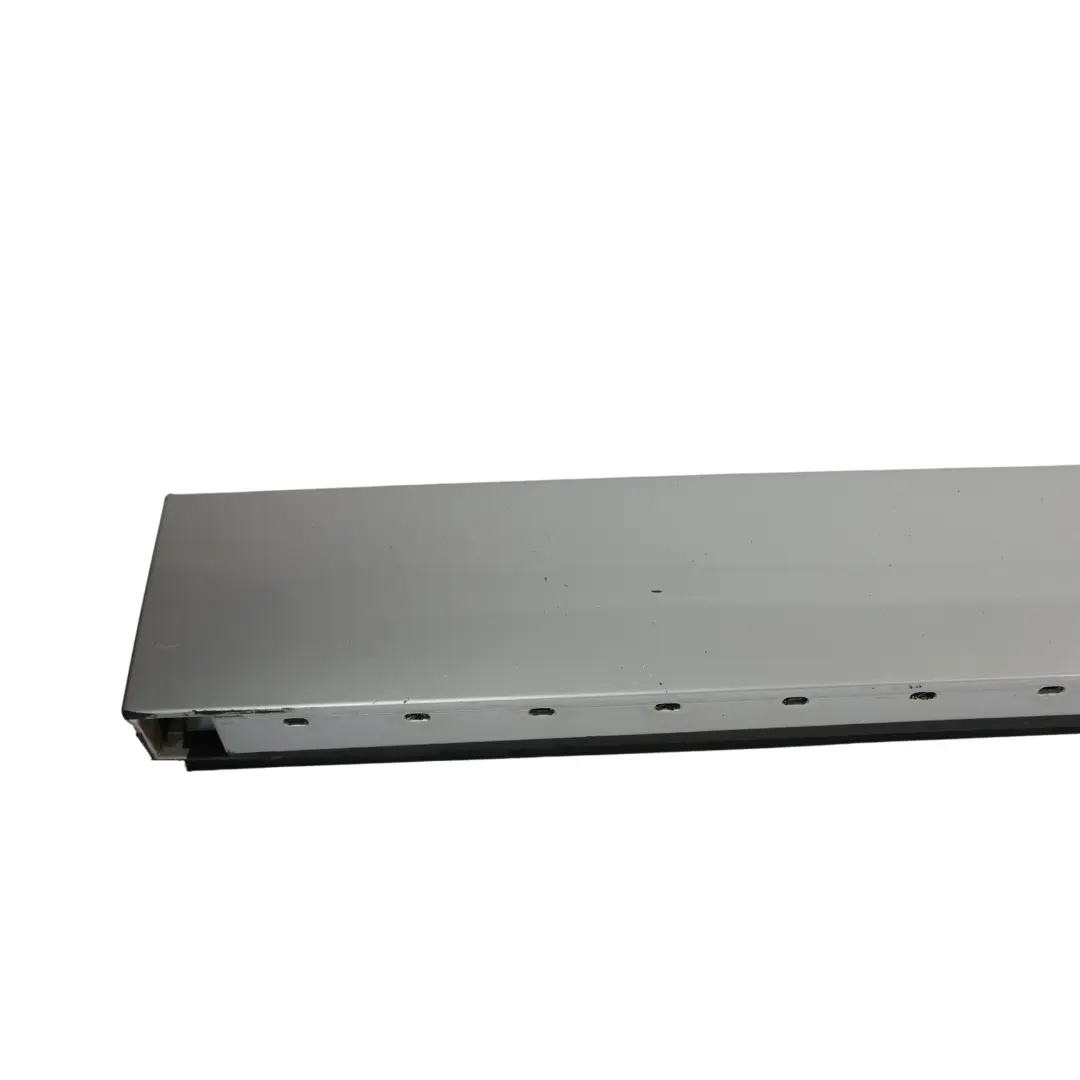 Bande De Porte M Sport Trim Avant Droite Titansilber - 354 pour BMW X3 F25 à propos du numéro de pièce 8052082 BMW X3 F25 Bande De Porte M Sport Trim Avant Droite Titansilber - 354 - SKU 8052082-TS - Numéro de pièce 8052082