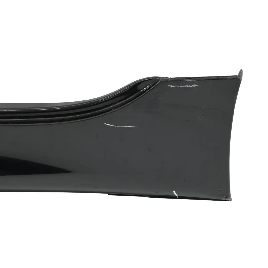Davanzale Sinistro Gonna Laterale Black Sapphire Nero - 475 per BMW F46 GT M Sport con numero di parte 8067075 BMW F46 GT M Sport Davanzale Sinistro Gonna Laterale Black Sapphire Nero - 475 - SKU 8067075-BS - Numero di parte 8067075
