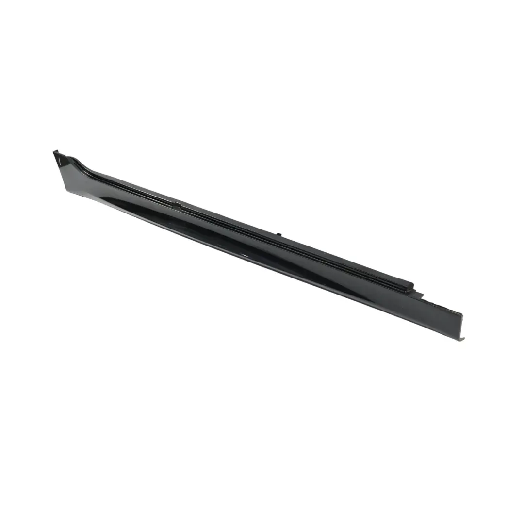 Faldón Lateral Derecho Black Sapphire Metallic Negro - 475 para BMW F46 GT M Sport con número de pieza 8067076 BMW F46 GT M Sport Faldón Lateral Derecho Black Sapphire Metallic Negro - 475 - SKU 8067076-BS - Número de pieza 8067076